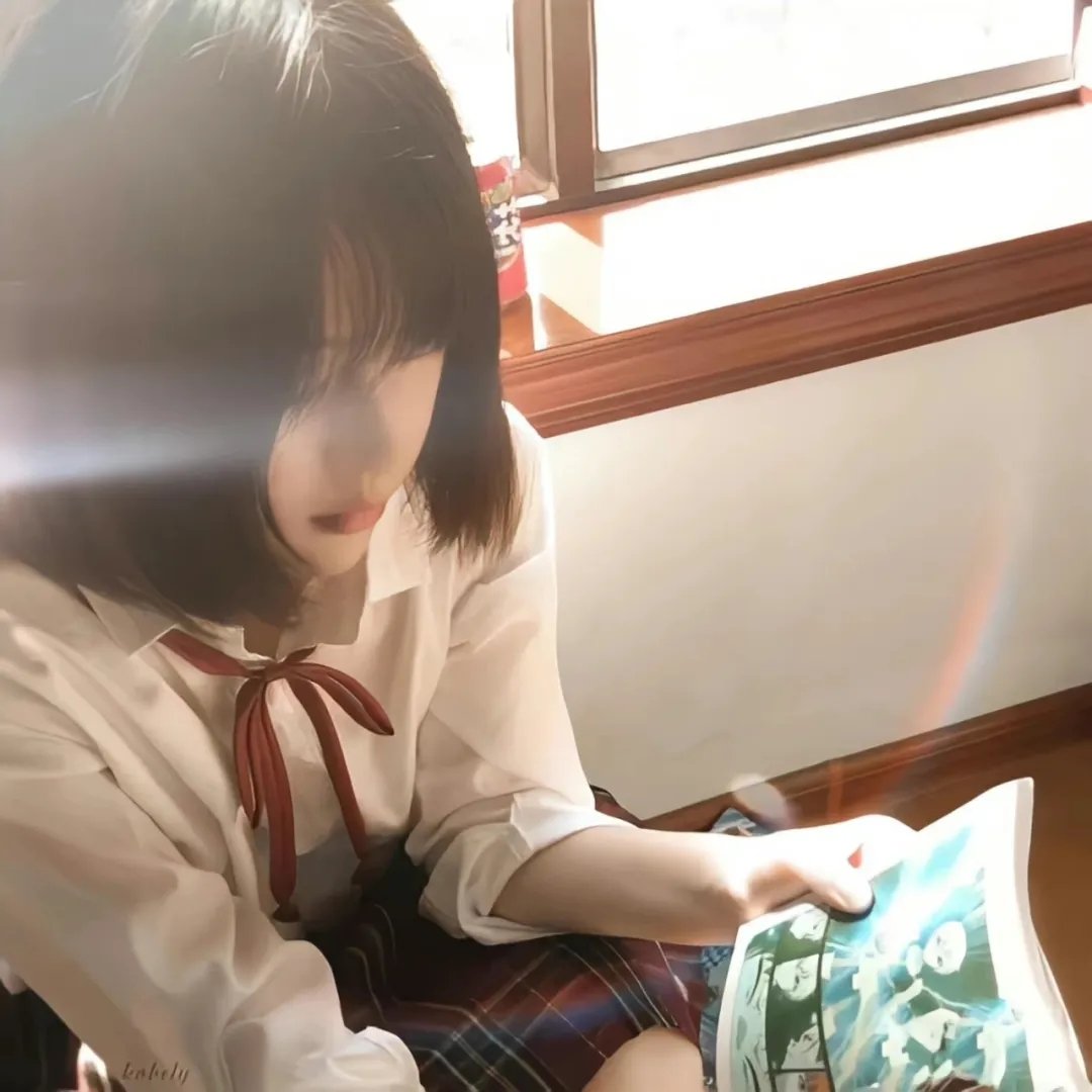 泳池怪诞